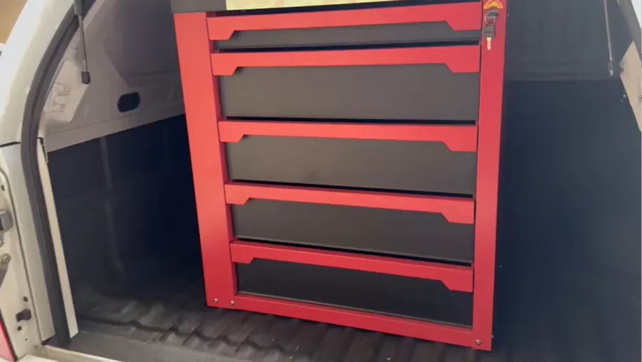 Camioneta Isuzu modificada - caja de herramientas