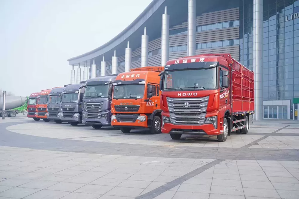 Camión de carga Sinotruk Howo TX7 Pro 4×2 con estructura de losa 250 caballos de fuerza