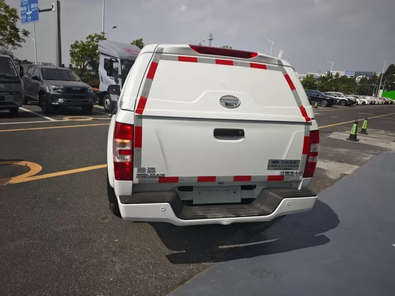 Camioneta diésel manual Isuzu RE-MAX con cubierta de carga extraíble