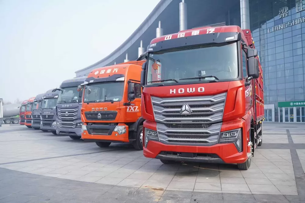 Camión de carga Sinotruk Howo TX7 Pro 4×2 con estructura de losa 250 caballos de fuerza