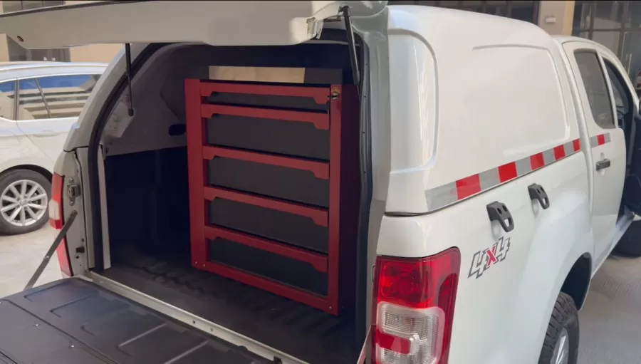 Camioneta Isuzu modificada - caja de herramientas