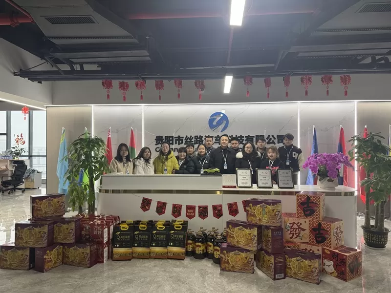 A todos los empleados de Silu Used Car: con sincera gratitud por vuestro arduo trabajo, emprendemos juntos un nuevo camino