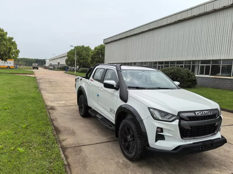 Camioneta diésel automática Isuzu RE-MAX 2.5T 8AT | Fiable y práctico de China