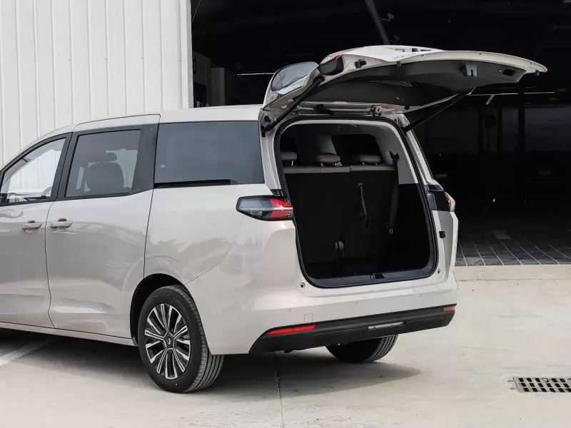 Wuling Starlight 730 2026 1.5T CVT Monovolumen premium de 7 plazas para transporte familiar y de pasajeros