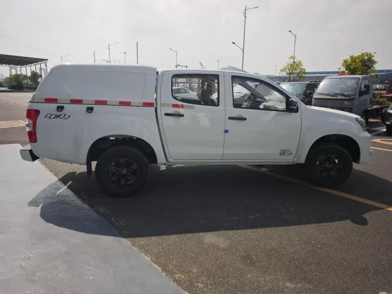 Camioneta diésel manual Isuzu RE-MAX con cubierta de carga extraíble