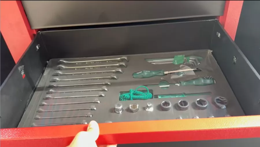 Camioneta Isuzu modificada - caja de herramientas