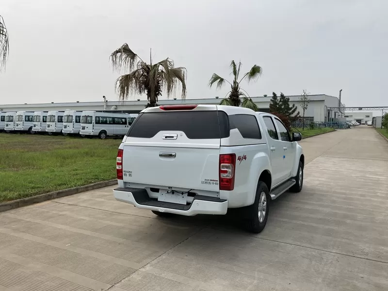 Camioneta diésel Isuzu Lingtuo Cross-Country 2.5T 4X4, nueva de China