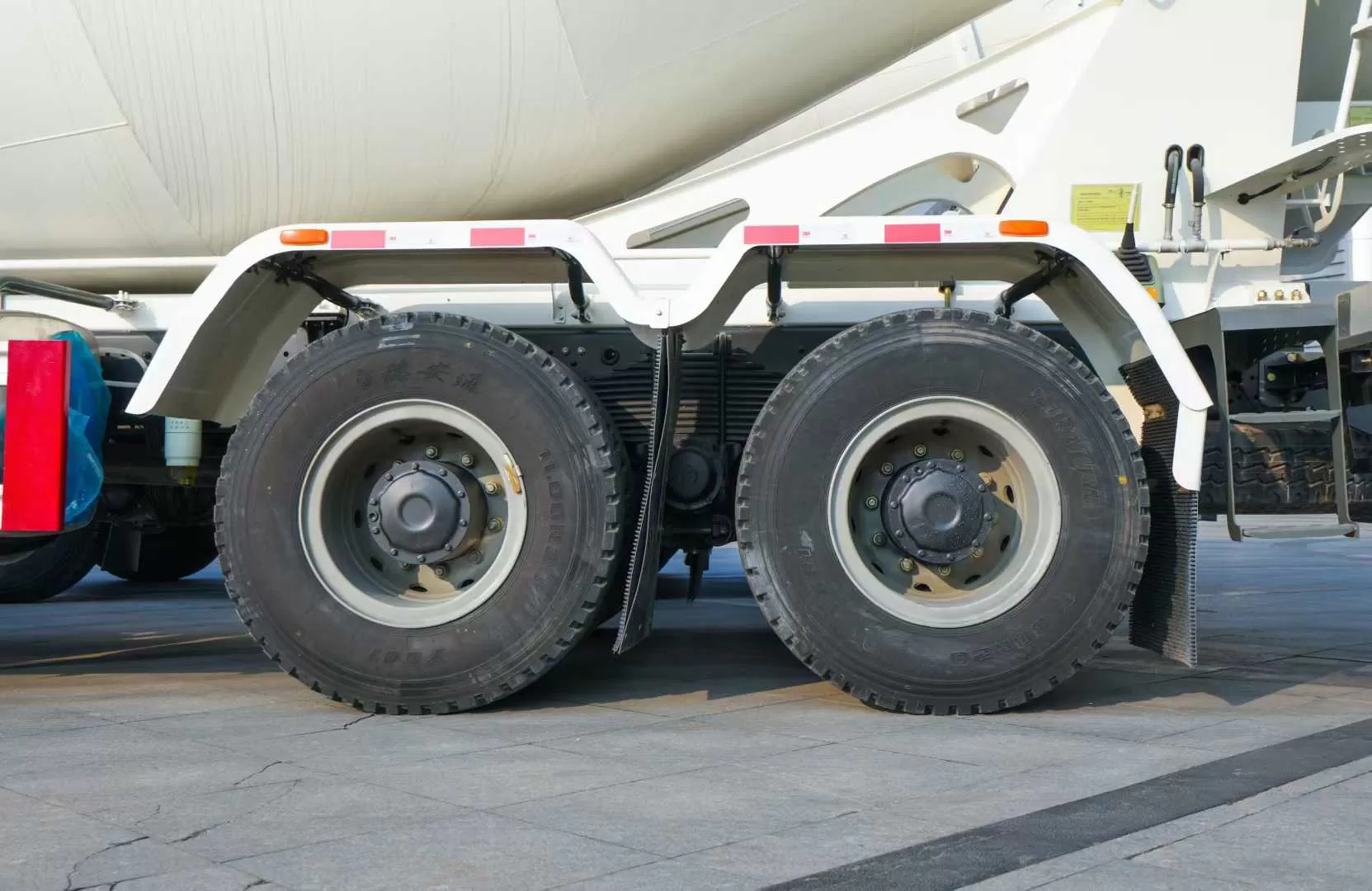 Chasis Howo + camión mezclador de hormigón 8×4 de Heavy Industry: vehículo usado de alta calidad